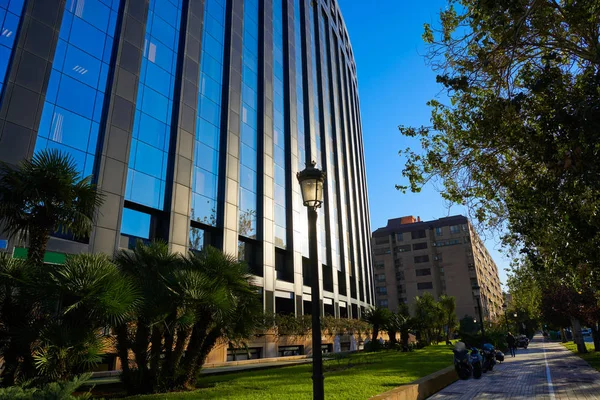 Aragon avenue ve Valencii moderní budovy — Stock fotografie