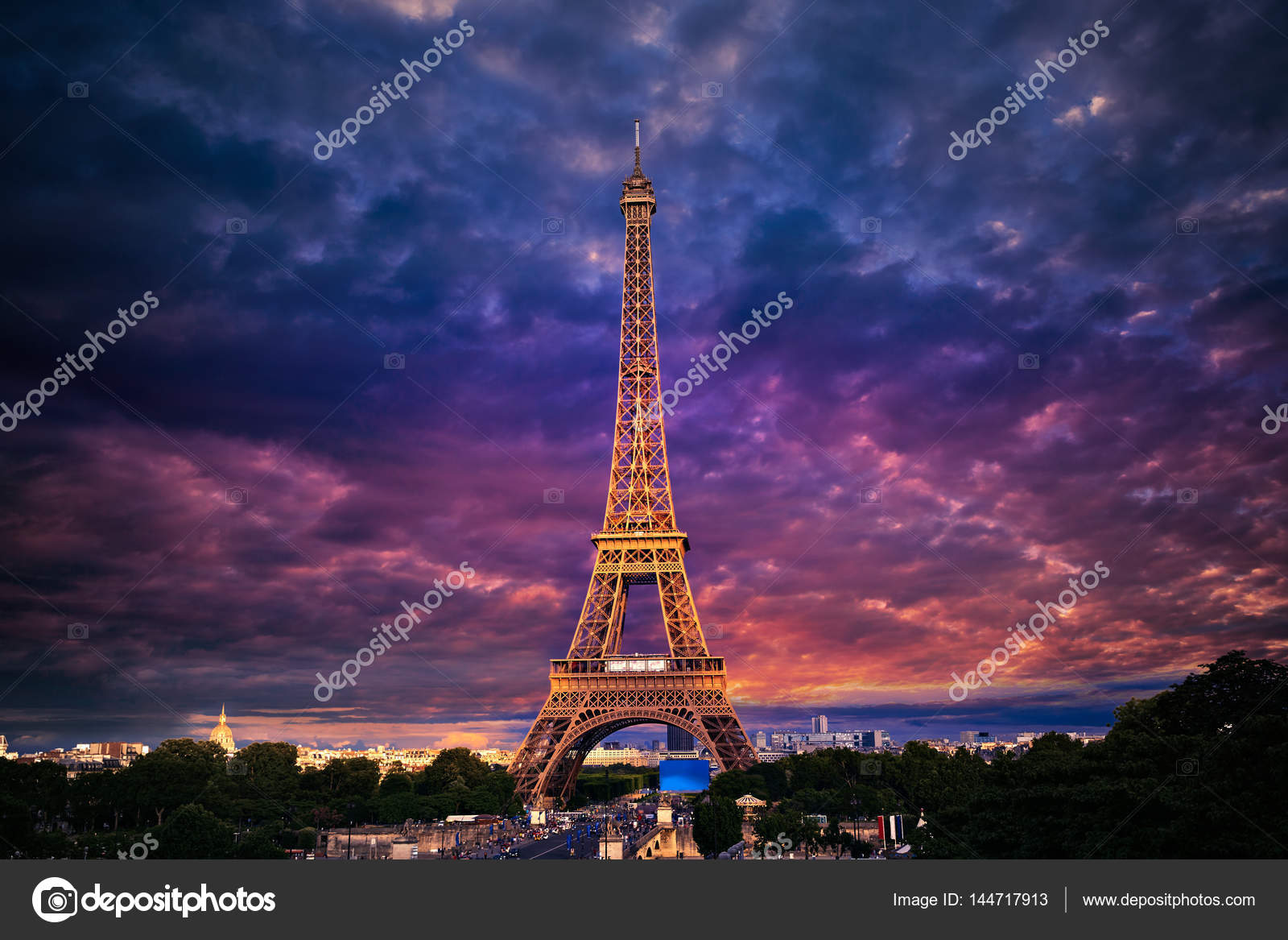 La Tour Eiffel Au Coucher Du Soleil Paris France