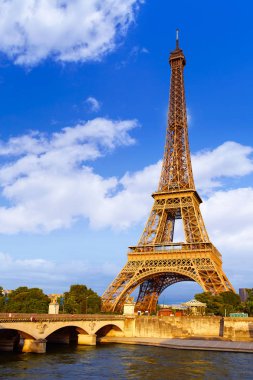 Eyfel Kulesi günbatımı Paris Fransa