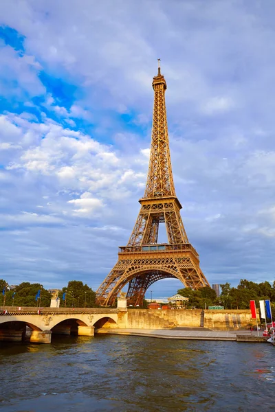 Eiffeltoren op zonsondergang Parijs Frankrijk — Stockfoto