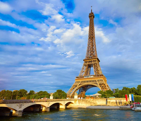 Eiffel tower at sunset Paris France — Stock Photo, Image