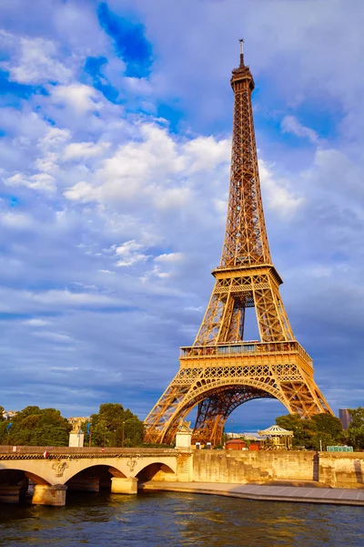 Eiffeltoren op zonsondergang Parijs Frankrijk — Stockfoto