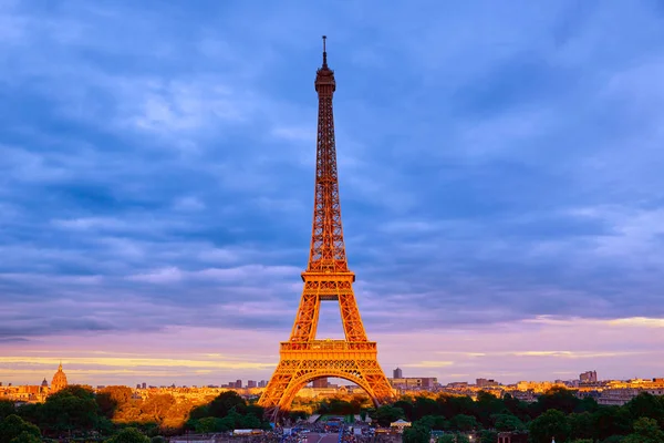 Eiffeltoren op zonsondergang Parijs Frankrijk — Stockfoto