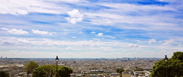 Parijs skyline luchtfoto van Montmartre — Stockfoto