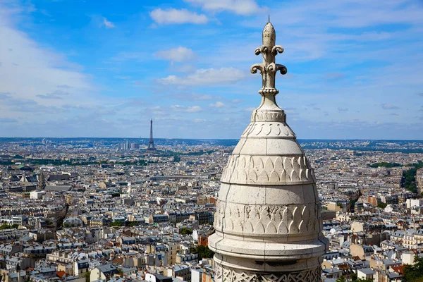 Skyline de París y Sacre Coeur basilique — Foto de Stock