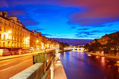Fransa Saint Michel, Paris Seine Nehri günbatımı
