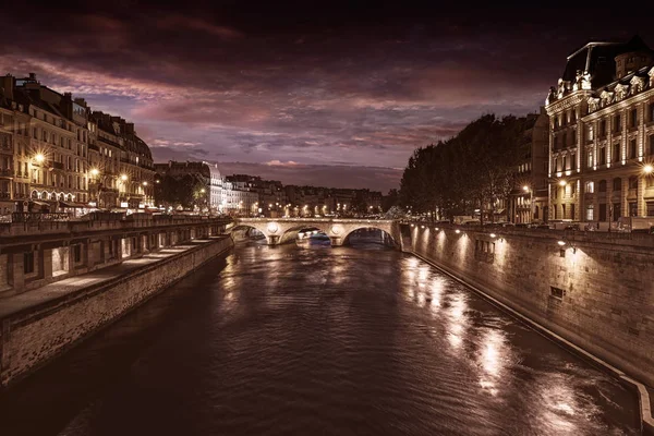 Pôr-do-sol do Rio Sena Paris em França Saint Michel — Fotografia de Stock