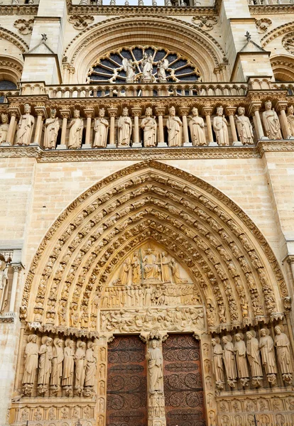 巴黎圣母院大教堂在巴黎法国 — 图库照片