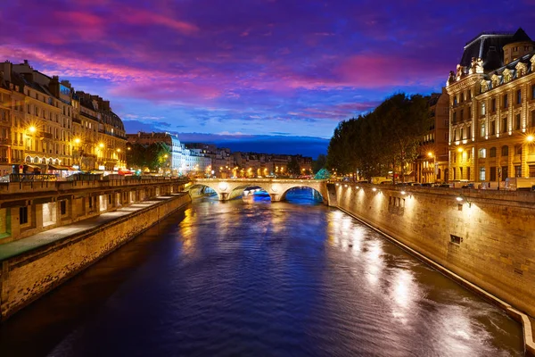 Pôr-do-sol do Rio Sena Paris em França Saint Michel — Fotografia de Stock