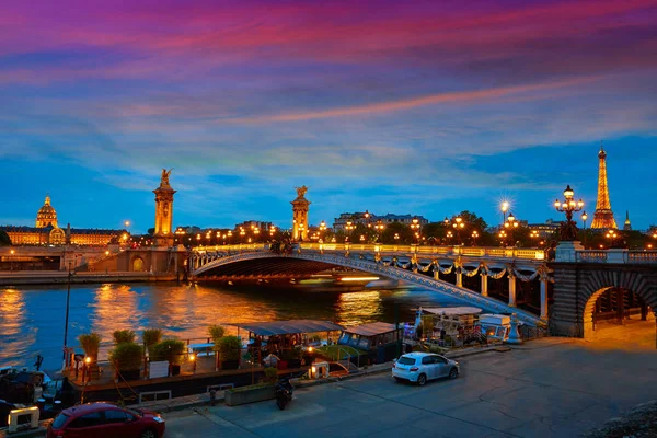 Pont Alexandre III en París Francia sobre el Sena — Foto de Stock