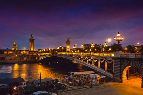 Pont Alexandre III en París Francia sobre el Sena — Foto de Stock