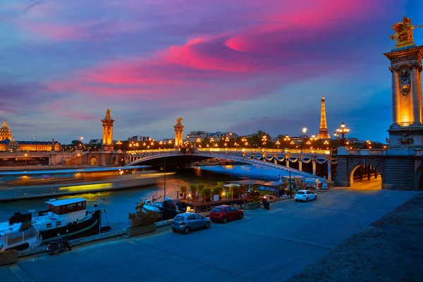 亚历山大三世桥在巴黎塞纳河法国 — 图库照片