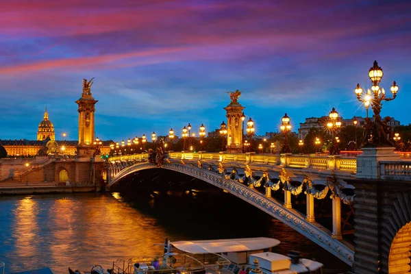 Pont Alexandre III em Paris França sobre o Sena — Fotografia de Stock