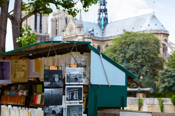 Postales de Saint Michel en Notre Dame París — Foto de Stock