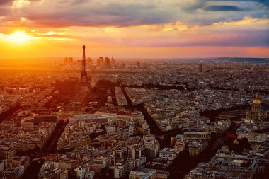 Eyfel Kulesi Paris hava günbatımı Fransa