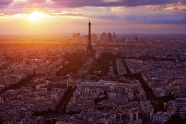 Eyfel Kulesi Paris hava günbatımı Fransa