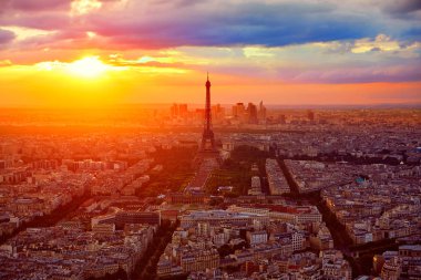 Eyfel Kulesi Paris hava günbatımı Fransa