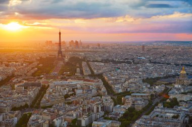 Eyfel Kulesi Paris hava günbatımı Fransa