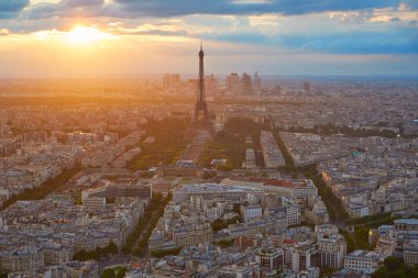 Eyfel Kulesi Paris hava günbatımı Fransa