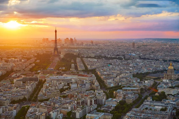 Eiffeltoren Parijs luchtfoto zonsondergang — Stockfoto