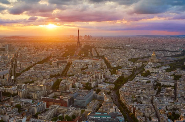 Eiffeltoren Parijs luchtfoto zonsondergang — Stockfoto