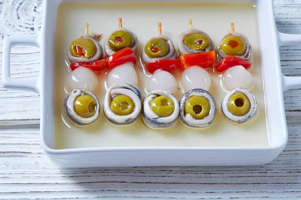 Olives anchovies and pickled onion pinchos — Stock Photo, Image
