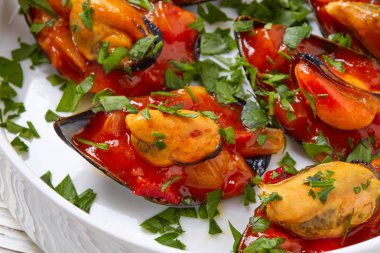 Midye marinara sosu tapas pinchos ile