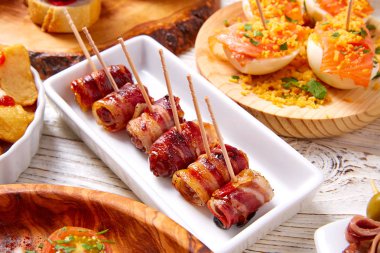 Tapas mix ve pinchos gıda İspanya tarifleri de pintxos 
