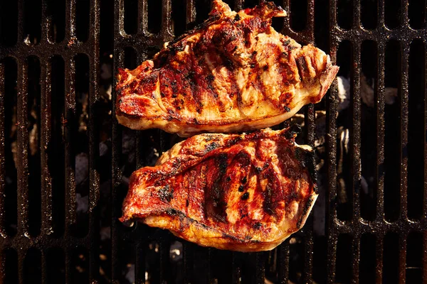 Kömür ve et ile Barbekü