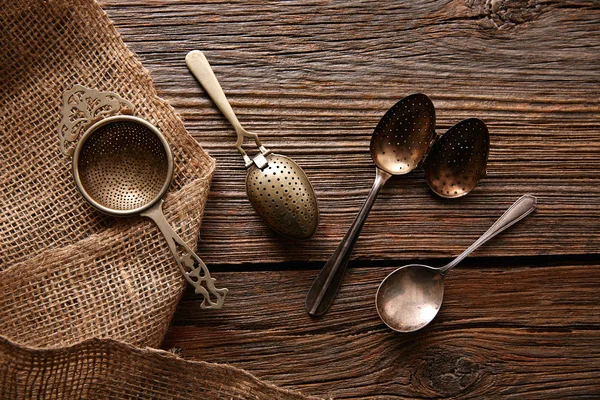 ヴィンテージ レトロな茶漉し銀真鍮 — ストック写真