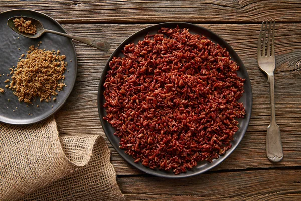 참 깨 gomasio 조미료와 붉은 야생 쌀 — 스톡 사진