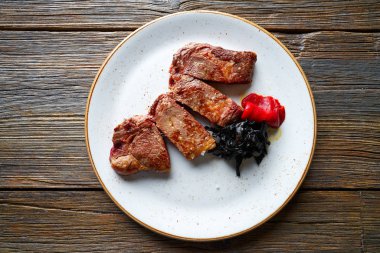 Izgara dana bonfile piquillo biber ile