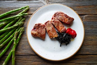 Izgara dana bonfile piquillo biber ile