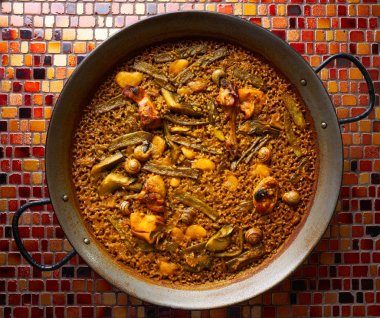 Tavuk ve tavşanlı veda pastası. 