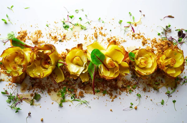 Artichoke roses with truffle and vinaigrette — Stock Photo, Image