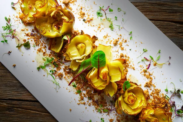 Artichoke roses with truffle and vinaigrette — Stock Photo, Image