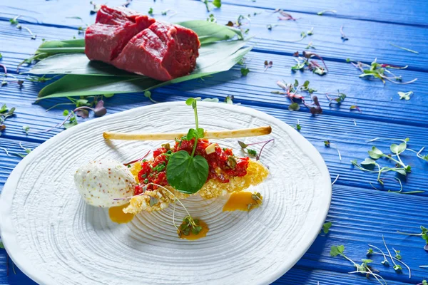 Steak Tartare with mustard ice-cream — Stock Photo, Image