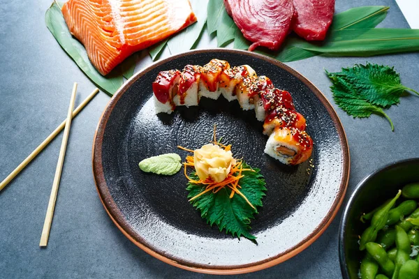 Rice Maki Sushi with salmon and tuna — Stock Photo, Image