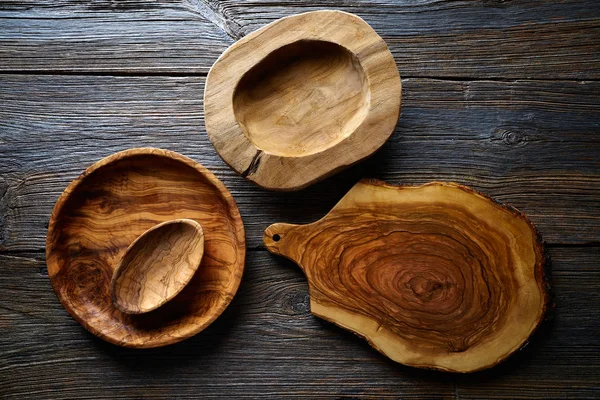 Tablero y placas de madera de los utensilios de cocina — Foto de Stock