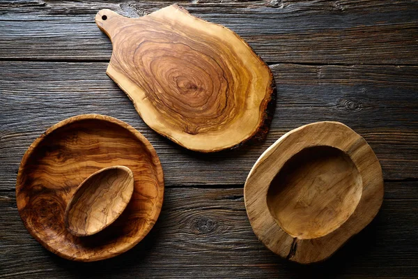 Tablero y placas de madera de los utensilios de cocina — Foto de Stock