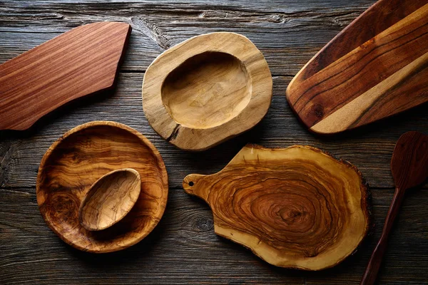 Houten keukengerei van hout bestuur en platen — Stockfoto