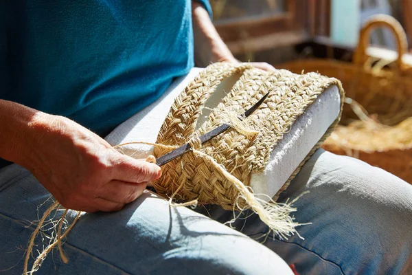 Esparto halfah hierba artesanía artesanos manos — Foto de Stock