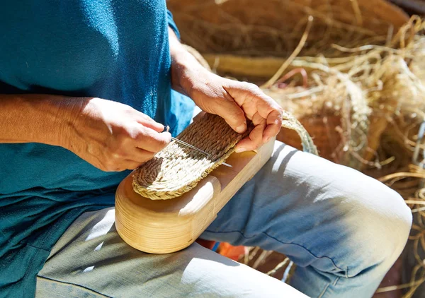Esparta halfah trávy řemesla řemeslník ruce — Stock fotografie