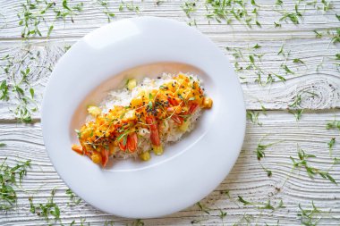 Deniz ürünleri kırmızı köri ile karides karides