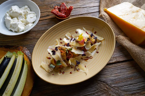 Ricetta melanzane e formaggio cucina italiana — Foto Stock