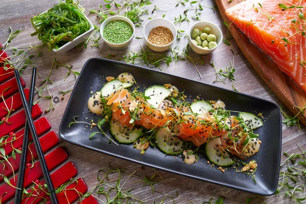 Wakame algae salmon salad and wasabi sesame — Stock Photo, Image