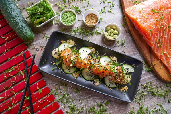 Wakame algae salmon salad and wasabi sesame — Stock Photo, Image