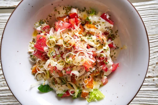 Insalata di Cesar con lattuga al pomodoro — Foto Stock