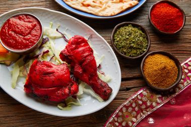 Baharat tavuk Tandoori Hint tarifi