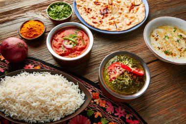 Palak Panner ve tavuk Tikka Masala Hint